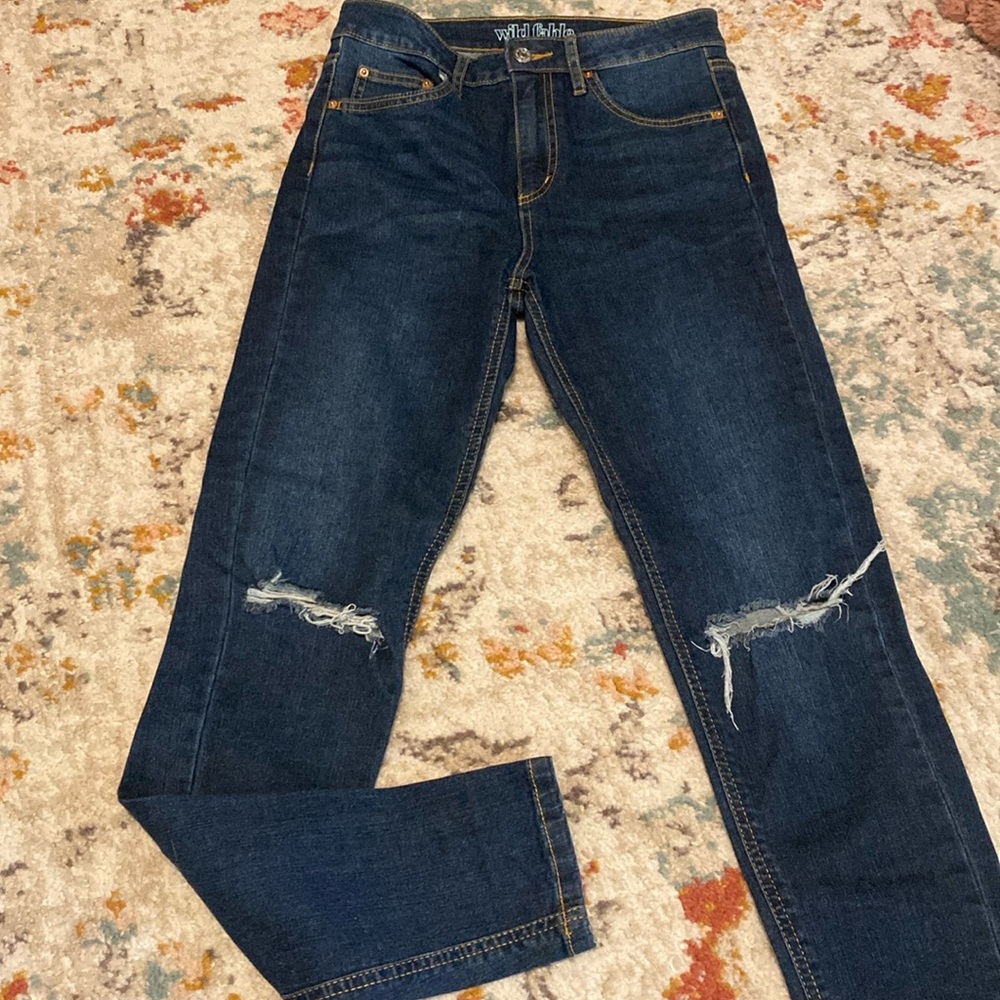 Skinny jeans with knee slits